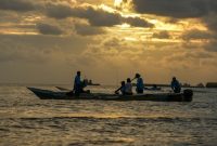 Peserta Obi Fishing Tournament 2025 memancing ikan di perairan sekitar operasional Harita Nickel di Desa Kawasi, dari muara sungai Akelamo hingga sekitaran pulau Mala-Mala.